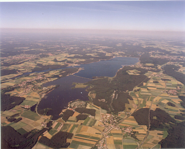 Luftbildaufnahme von Nordwesten fotografiert, bei Klick auf das Bild erscheint das Bild in Groformat, Ladezeit ca. 1 Minute